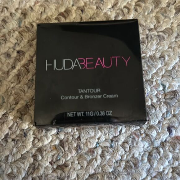 NWT Huda Beauty Tantour Contour And Bronzer Cream, Fair, .38 oz. - Picture 2 of 5
